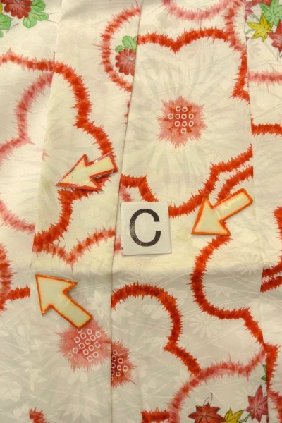 Photo16: O1225K Vintage Japanese kimono White Kimono for Girls for women / Synthetic. Chrysanthemum (Grade C) (16)