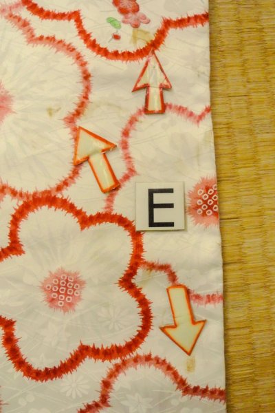 Photo18: O1225K Vintage Japanese kimono White Kimono for Girls for women / Synthetic. Chrysanthemum (Grade C) (18)