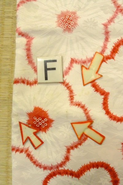 Photo19: O1225K Vintage Japanese kimono White Kimono for Girls for women / Synthetic. Chrysanthemum (Grade C) (19)