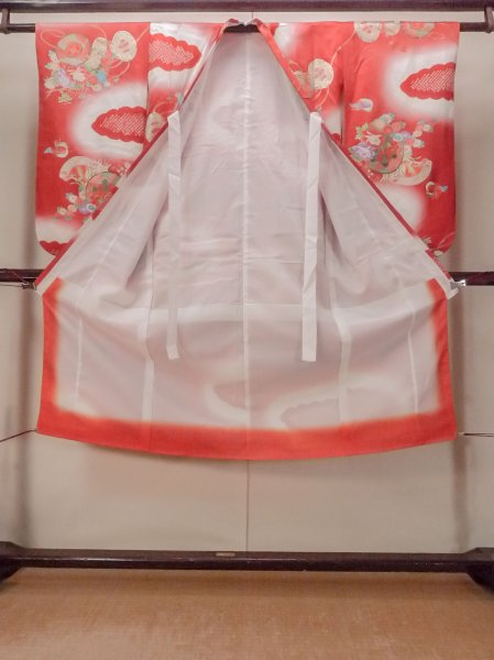 Photo2: O1225L Vintage Japanese kimono Shiny Red Kimono for Girls for women / Silk. Peony (Grade B) (2)