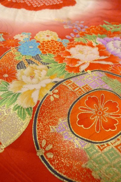 Photo9: O1225L Vintage Japanese kimono Shiny Red Kimono for Girls for women / Silk. Peony (Grade B) (9)