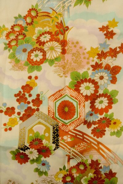 Photo4: O1225M Vintage Japanese kimono White Kimono for Girls for women / Silk. Peony (Grade B) (4)
