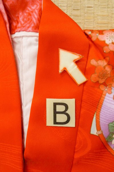 Photo15: O1225O Vintage Japanese kimono Shiny Vivid Red Kimono for Girls for women / Synthetic. Peony (Grade C) (15)