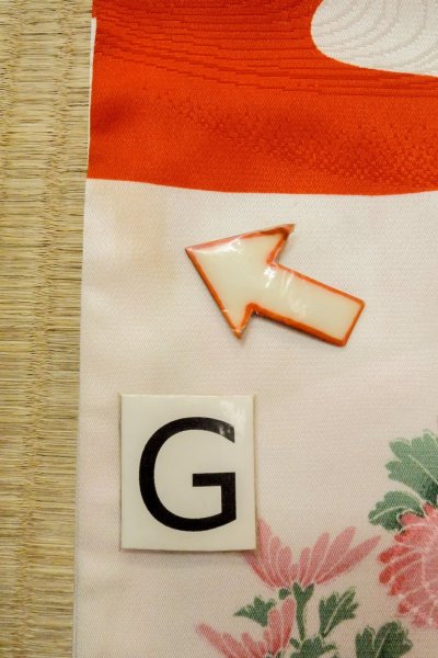 Photo20: O1225O Vintage Japanese kimono Shiny Vivid Red Kimono for Girls for women / Synthetic. Peony (Grade C) (20)