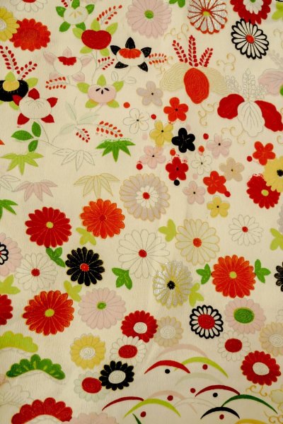 Photo3: O1225P Vintage Japanese kimono Ivory Kimono for Girls for women / Silk. Chrysanthemum (Grade C) (3)