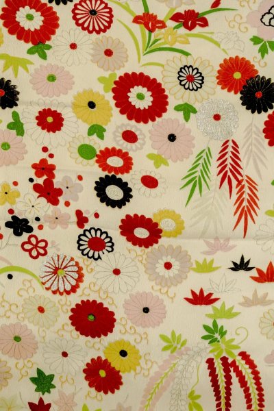 Photo4: O1225P Vintage Japanese kimono Ivory Kimono for Girls for women / Silk. Chrysanthemum (Grade C) (4)