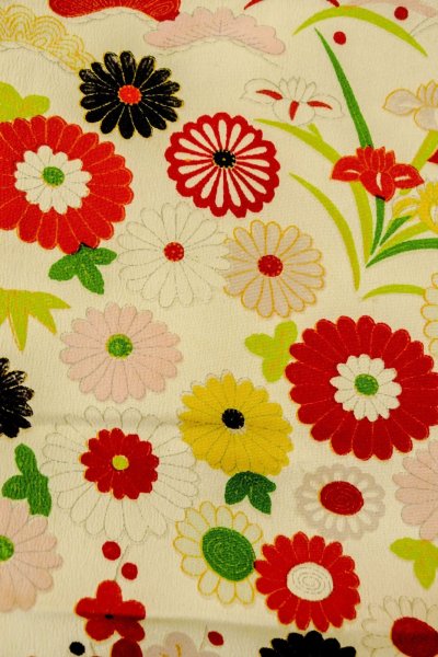 Photo5: O1225P Vintage Japanese kimono Ivory Kimono for Girls for women / Silk. Chrysanthemum (Grade C) (5)