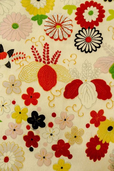 Photo7: O1225P Vintage Japanese kimono Ivory Kimono for Girls for women / Silk. Chrysanthemum (Grade C) (7)