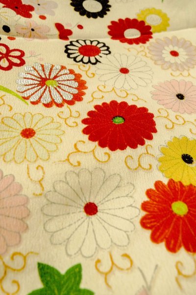 Photo8: O1225P Vintage Japanese kimono Ivory Kimono for Girls for women / Silk. Chrysanthemum (Grade C) (8)