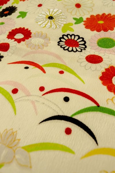 Photo10: O1225P Vintage Japanese kimono Ivory Kimono for Girls for women / Silk. Chrysanthemum (Grade C) (10)