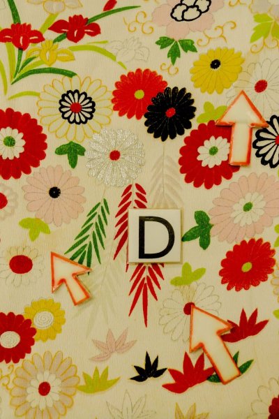 Photo17: O1225P Vintage Japanese kimono Ivory Kimono for Girls for women / Silk. Chrysanthemum (Grade C) (17)