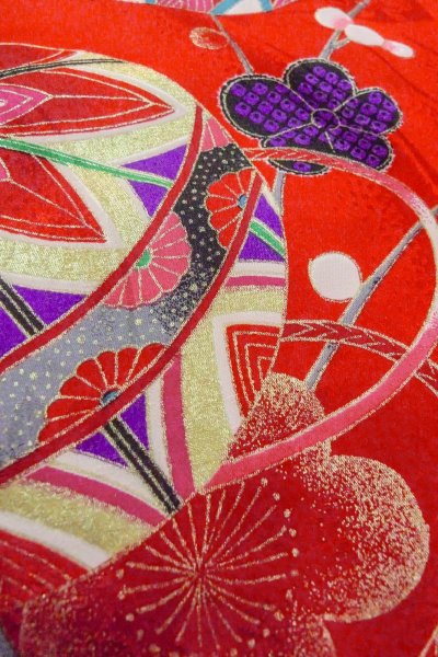 Photo9: O1225Q Vintage Japanese kimono Shiny Vivid Red Kimono for Girls for women / Synthetic. Chrysanthemum, Japanese traditional ball pattern (Grade B) (9)