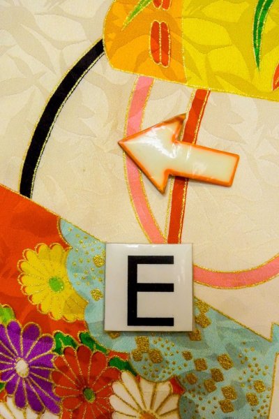 Photo17: O1225S Vintage Japanese kimono White Kimono for Girls for women / Silk. Peony (Grade C) (17)