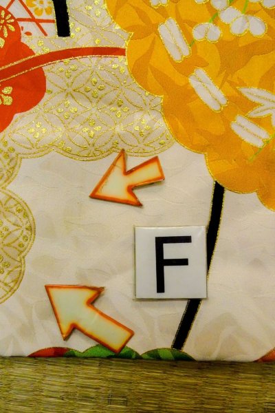 Photo18: O1225S Vintage Japanese kimono White Kimono for Girls for women / Silk. Peony (Grade C) (18)