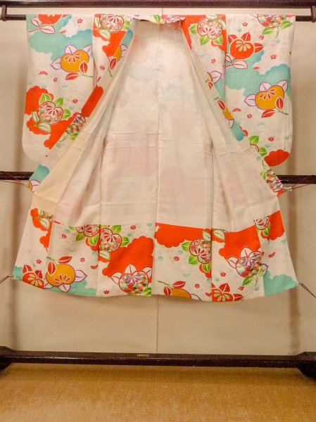 Photo2: O1225U Vintage Japanese kimono Off White Kimono for Girls for women / Silk. SAKURA cherry blossom (Grade C) (2)