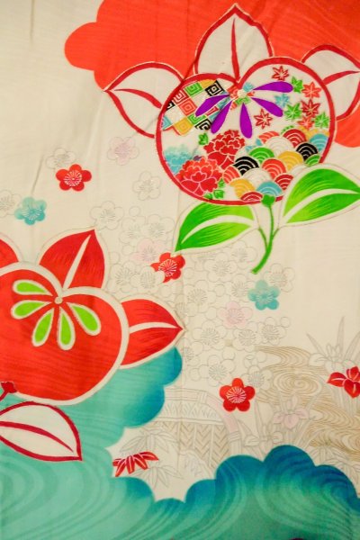 Photo3: O1225U Vintage Japanese kimono Off White Kimono for Girls for women / Silk. SAKURA cherry blossom (Grade C) (3)