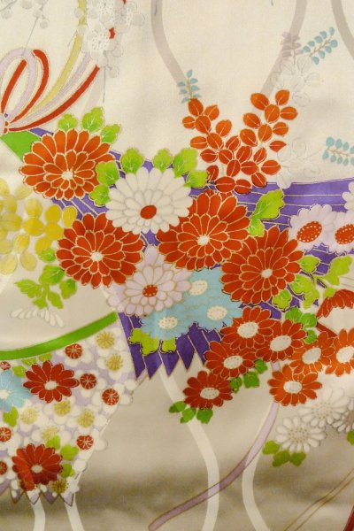 Photo3: O1225V Vintage Japanese kimono Shiny White Kimono for Girls for women / Silk. Chrysanthemum (Grade B) (3)