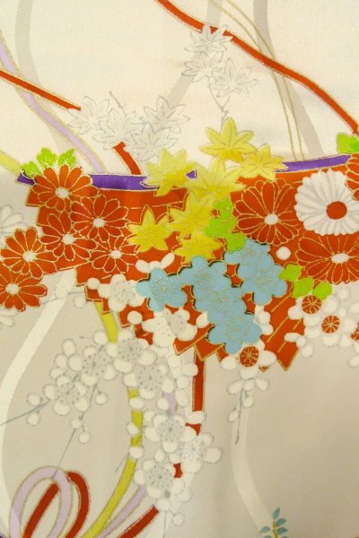 Photo4: O1225V Vintage Japanese kimono Shiny White Kimono for Girls for women / Silk. Chrysanthemum (Grade B) (4)