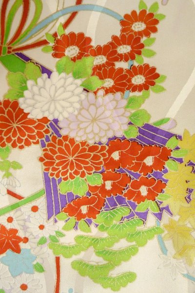 Photo5: O1225V Vintage Japanese kimono Shiny White Kimono for Girls for women / Silk. Chrysanthemum (Grade B) (5)