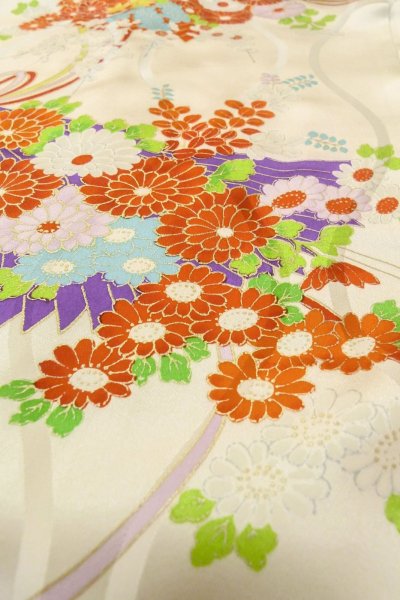 Photo6: O1225V Vintage Japanese kimono Shiny White Kimono for Girls for women / Silk. Chrysanthemum (Grade B) (6)