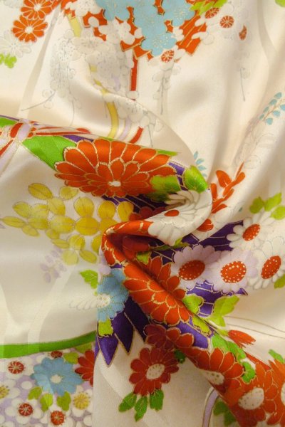 Photo9: O1225V Vintage Japanese kimono Shiny White Kimono for Girls for women / Silk. Chrysanthemum (Grade B) (9)