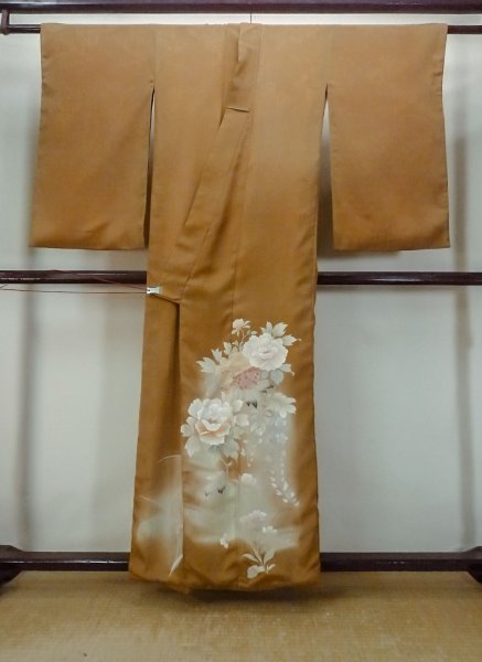 Photo2: P0109A Antique Japanese kimono Light Brown TOMESODE formal for women / Silk. Flower, The lining has holes or rips. There are some small holes. Aging deterioration. Base woven pattern: Threads roll pattern (Grade D) (2)