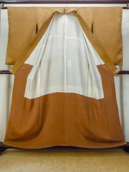 Photo3: P0109A Antique Japanese kimono Light Brown TOMESODE formal for women / Silk. Flower, The lining has holes or rips. There are some small holes. Aging deterioration. Base woven pattern: Threads roll pattern (Grade D) (3)