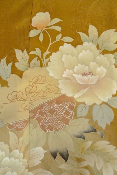 Photo6: P0109A Antique Japanese kimono Light Brown TOMESODE formal for women / Silk. Flower, The lining has holes or rips. There are some small holes. Aging deterioration. Base woven pattern: Threads roll pattern (Grade D) (6)