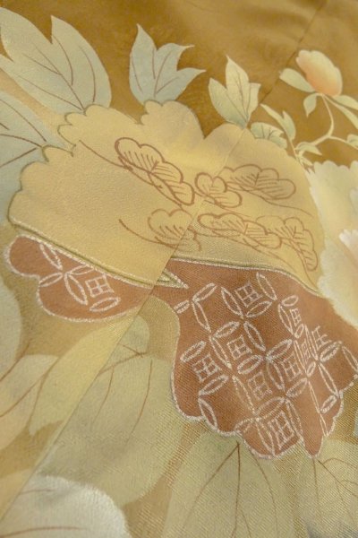 Photo11: P0109A Antique Japanese kimono Light Brown TOMESODE formal for women / Silk. Flower, The lining has holes or rips. There are some small holes. Aging deterioration. Base woven pattern: Threads roll pattern (Grade D) (11)