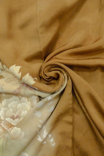 Photo17: P0109A Antique Japanese kimono Light Brown TOMESODE formal for women / Silk. Flower, The lining has holes or rips. There are some small holes. Aging deterioration. Base woven pattern: Threads roll pattern (Grade D) (17)