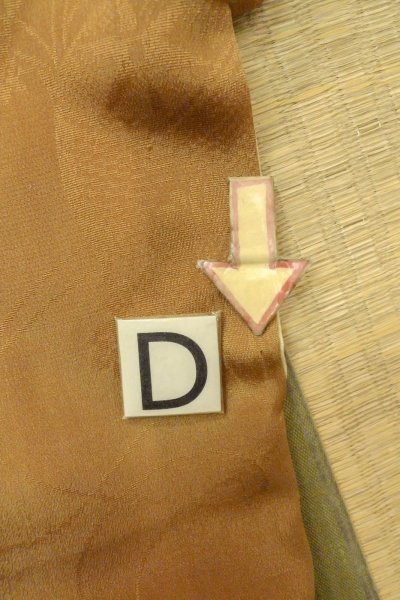 Photo22: P0109A Antique Japanese kimono Light Brown TOMESODE formal for women / Silk. Flower, The lining has holes or rips. There are some small holes. Aging deterioration. Base woven pattern: Threads roll pattern (Grade D) (22)