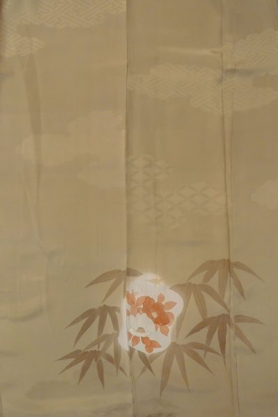 Photo6: P0109B Antique Japanese kimono Pale Brown TOMESODE formal for women / Silk. Flower (Grade C) (6)