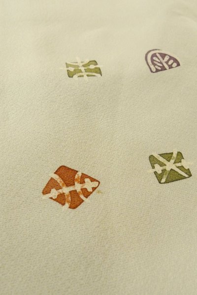 Photo8: P0109F Vintage Japanese kimono Pale Greenish Gray HAORI short jacket for women / Silk. Abstract pattern (Grade C) (8)