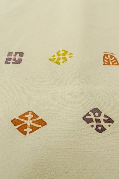 Photo10: P0109F Vintage Japanese kimono Pale Greenish Gray HAORI short jacket for women / Silk. Abstract pattern (Grade C) (10)