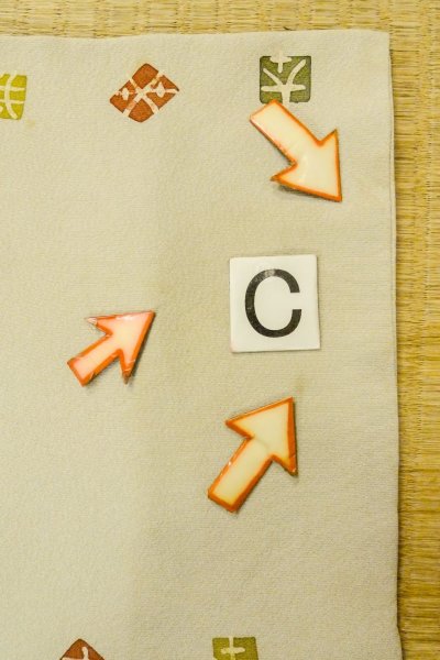 Photo16: P0109F Vintage Japanese kimono Pale Greenish Gray HAORI short jacket for women / Silk. Abstract pattern (Grade C) (16)