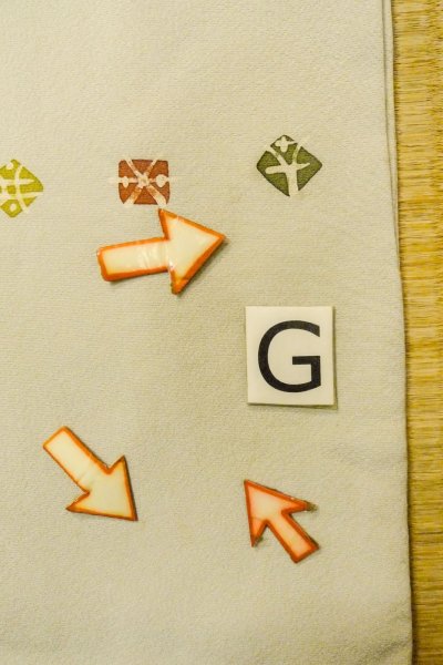 Photo20: P0109F Vintage Japanese kimono Pale Greenish Gray HAORI short jacket for women / Silk. Abstract pattern (Grade C) (20)