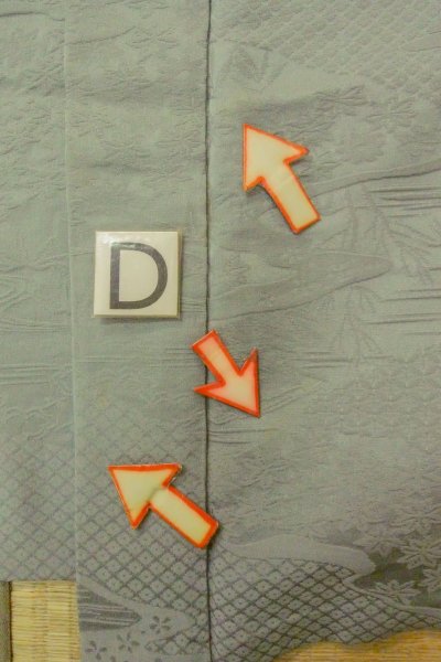 Photo17: P0109I Vintage Japanese kimono Pale Grayish Light Blue HAORI short jacket for women / Silk., Base woven pattern: mountains, river, stream, Crossed circles, Dapple pattern (Grade C) (17)