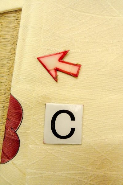 Photo16: P0109K Vintage Japanese kimono Shiny Ivory HAORI short jacket for women / Silk. Camellia (Grade B) (16)