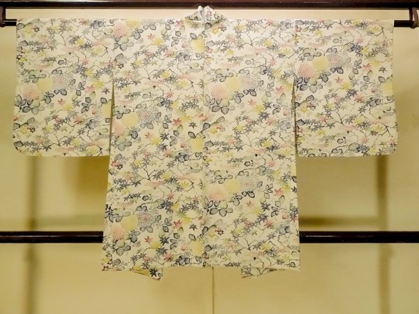 Photo2: P0109M Vintage Japanese kimono Off White HAORI short jacket for women / Silk. Chrysanthemum (Grade C) (2)