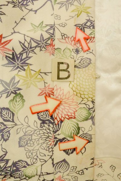 Photo15: P0109M Vintage Japanese kimono Off White HAORI short jacket for women / Silk. Chrysanthemum (Grade C) (15)