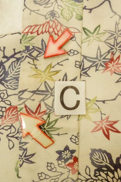 Photo16: P0109M Vintage Japanese kimono Off White HAORI short jacket for women / Silk. Chrysanthemum (Grade C) (16)