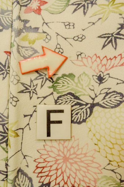 Photo19: P0109M Vintage Japanese kimono Off White HAORI short jacket for women / Silk. Chrysanthemum (Grade C) (19)