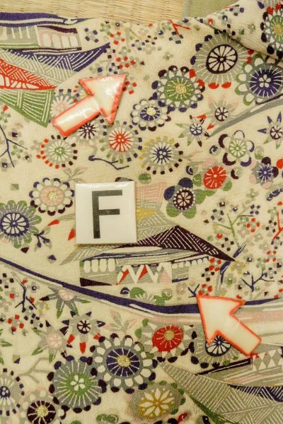 Photo18: P0109N Vintage Japanese kimono White HAORI short jacket for women / Silk. Flower (Grade C) (18)