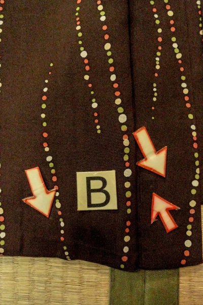 Photo15: P0109O Vintage Japanese kimono Dark Brown HAORI short jacket for women / Silk. Dot (Grade C) (15)