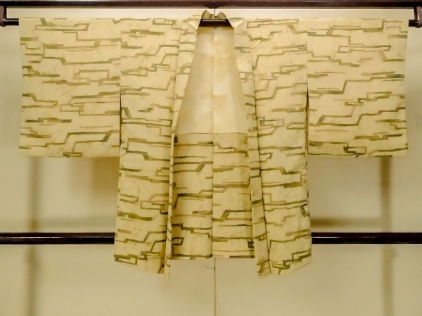 Photo1: P0109P Vintage Japanese kimono Pale Yellow HAORI short jacket for women / Silk. Abstract pattern (Grade B) (1)