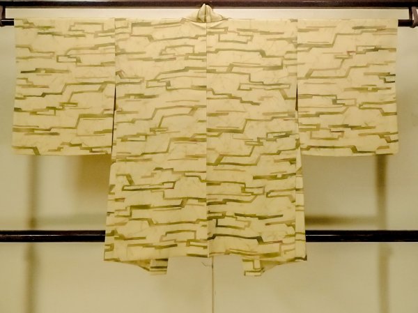 Photo2: P0109P Vintage Japanese kimono Pale Yellow HAORI short jacket for women / Silk. Abstract pattern (Grade B) (2)