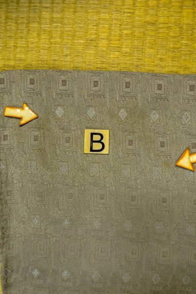 Photo15: P0109Q Vintage Japanese kimono Gray HAORI short jacket for women / Silk. Geometrical pattern (Grade B) (15)