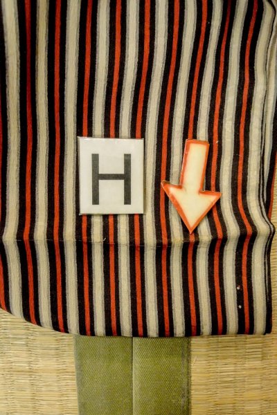 Photo18: P0109R Vintage Japanese kimono Vivid Red HAORI short jacket for women / Silk. Stripes (Grade D) (18)