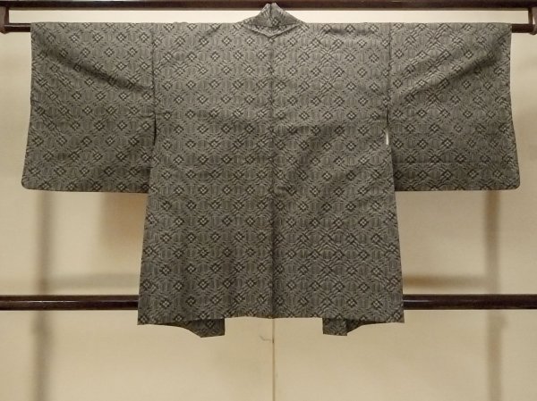 Photo2: P0110A Vintage Japanese kimono Black HAORI short jacket for women / Silk. Geometrical pattern (Grade B) (2)
