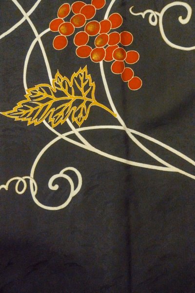 Photo4: Mint P0120E Antique Japanese kimono Black HAORI short jacket for women / Silk. Ivy (Grade A) (4)